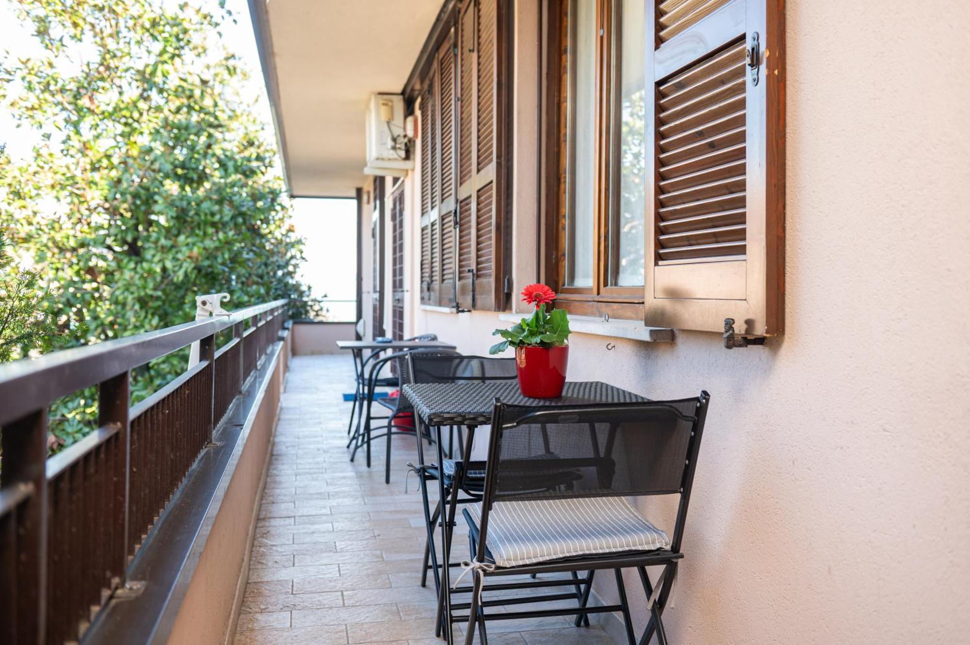 Casa Lugana 9 - Monolocale Con Piscina Fronte Lago Sirmione Exterior photo